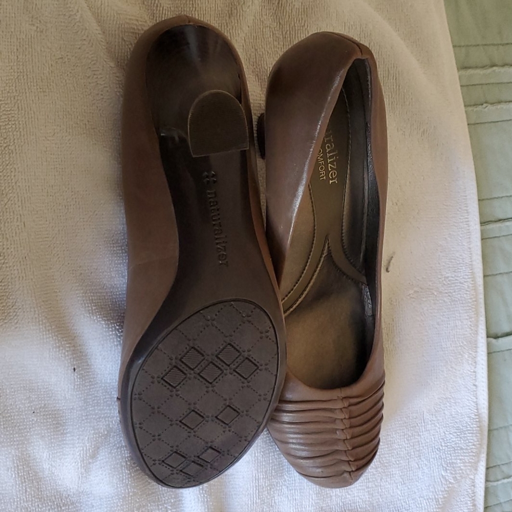 Brown heels - Picture 2 of 4